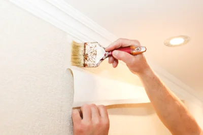 Pose de papier peint à Ardengost — revêtements muraux et toiles de verre